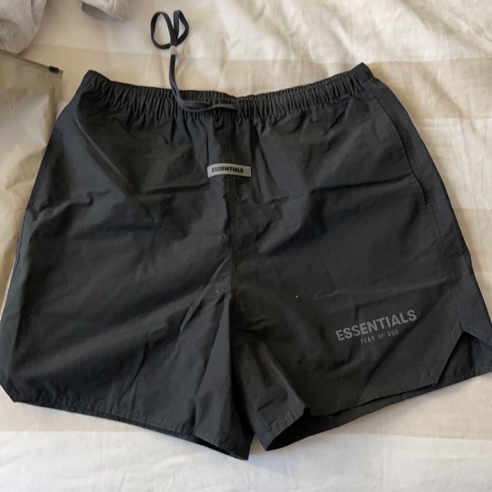 Essentials Men Short